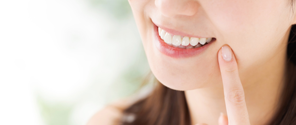 治療後は、定期的なメンテナンス治療で美しい歯を保ちます。